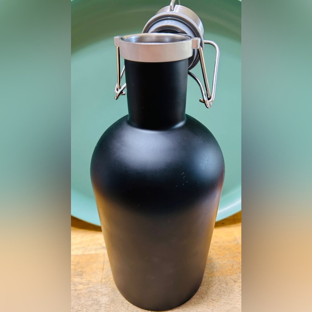 Beer growler, NWT, holds 64 oz. Never used. Stainless steel.